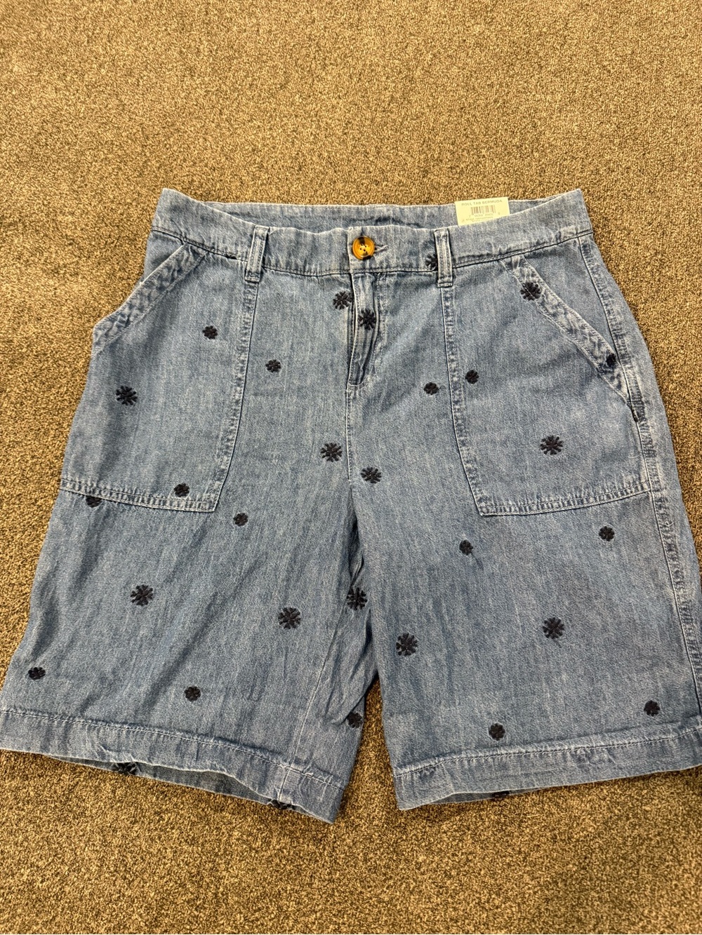 NWT Style and company denim Embroidered Floral Patch Pocket Women’s Shorts